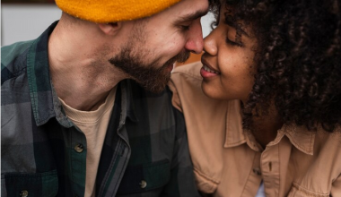7 THINGS THAT MAKE A MAN FALL IN LOVE WITH A WOMAN